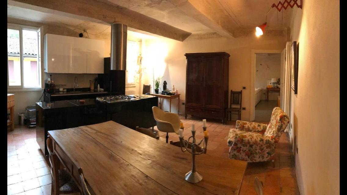 レッジョ・エミリアCasa Luminosa Con Giardino In Centro Storicoアパートメント エクステリア 写真
